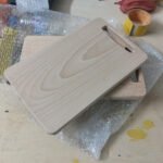 Planche à découper en bois massif avec poignée – 32 × 19 cm – Image 3