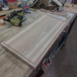 Planche à découper en bois massif – 57 × 28 × 3,5 cm – Image 4